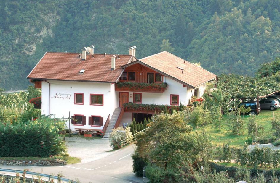 Almbergerhof Apartment Лагундо Екстериор снимка
